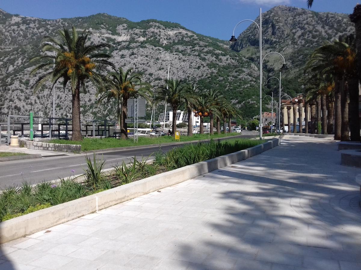 Apartmani Mozaici Risan Buitenkant foto