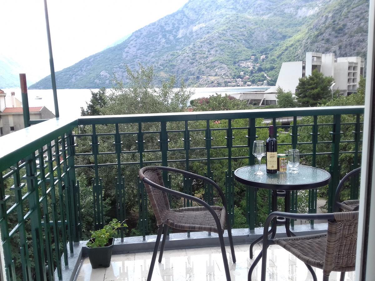 Apartmani Mozaici Risan Buitenkant foto