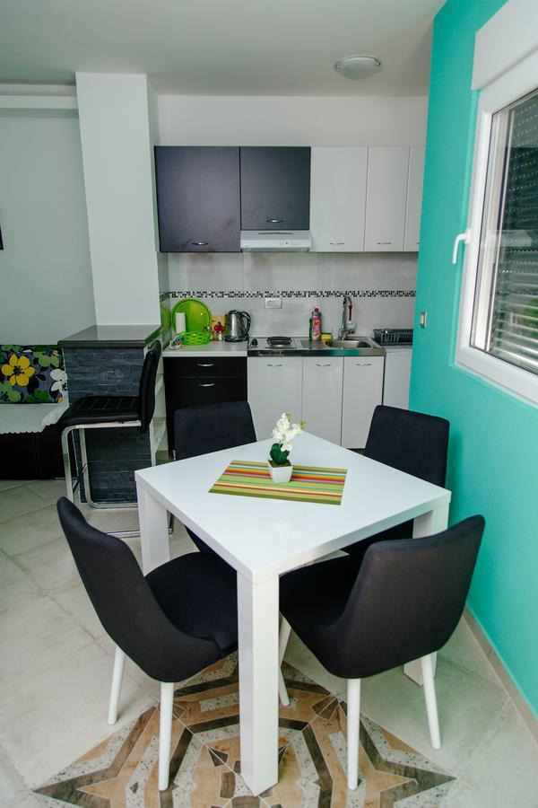 Apartmani Mozaici Risan Buitenkant foto