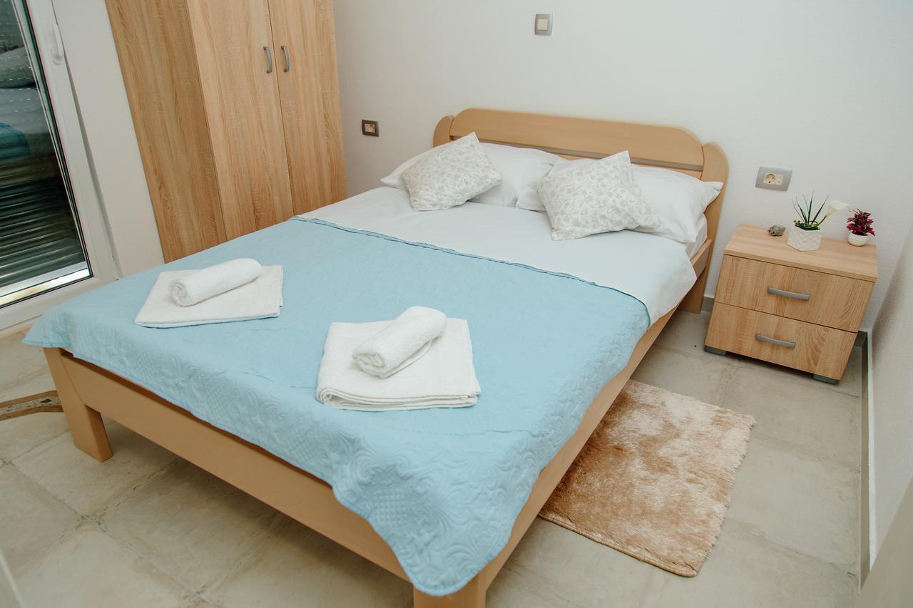 Apartmani Mozaici Risan Buitenkant foto