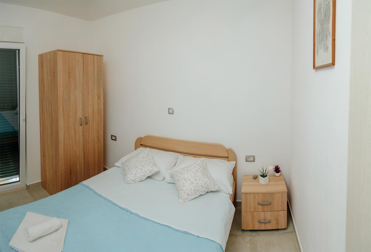 Apartmani Mozaici Risan Buitenkant foto