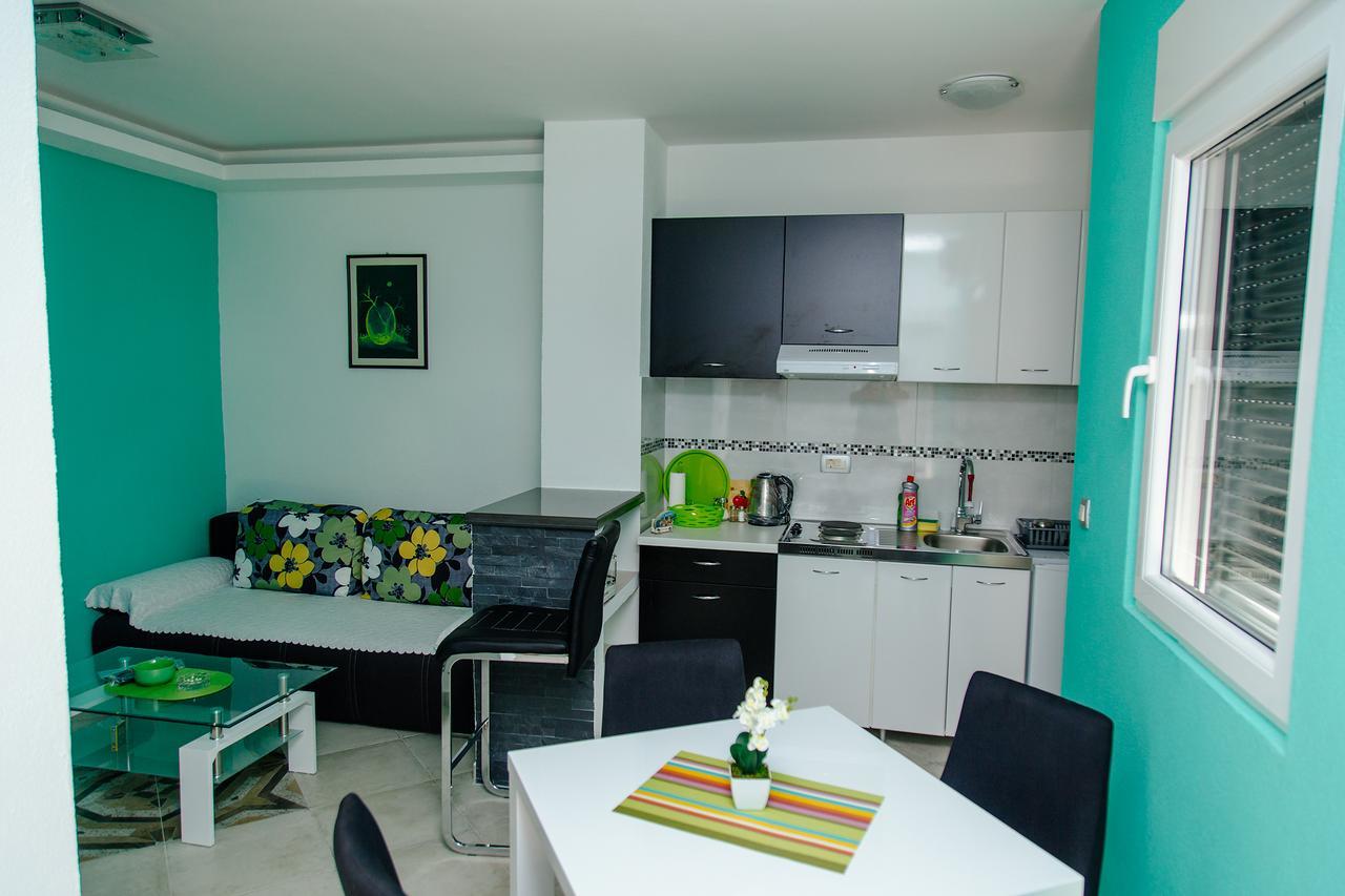 Apartmani Mozaici Risan Buitenkant foto