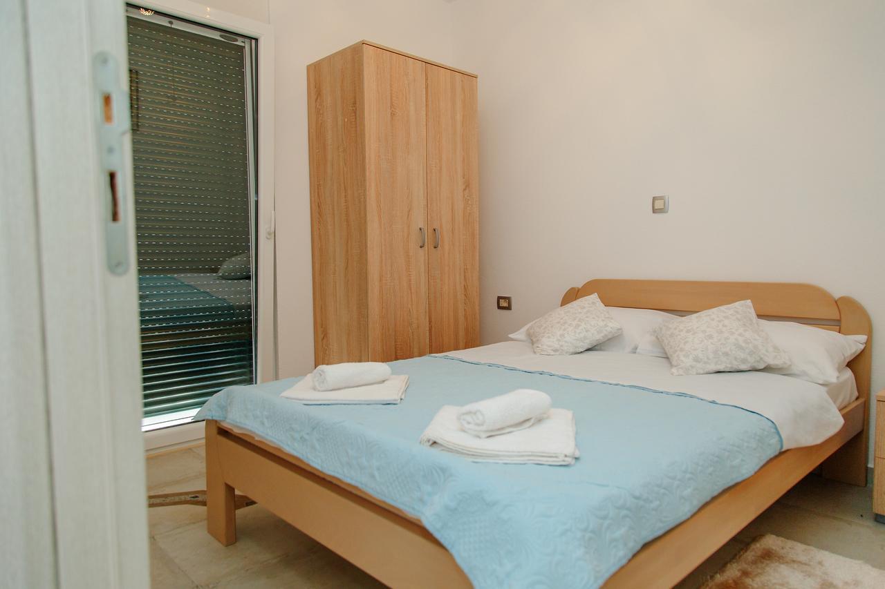 Apartmani Mozaici Risan Buitenkant foto