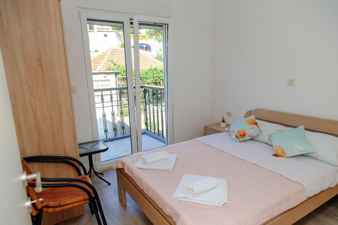 Apartmani Mozaici Risan Buitenkant foto
