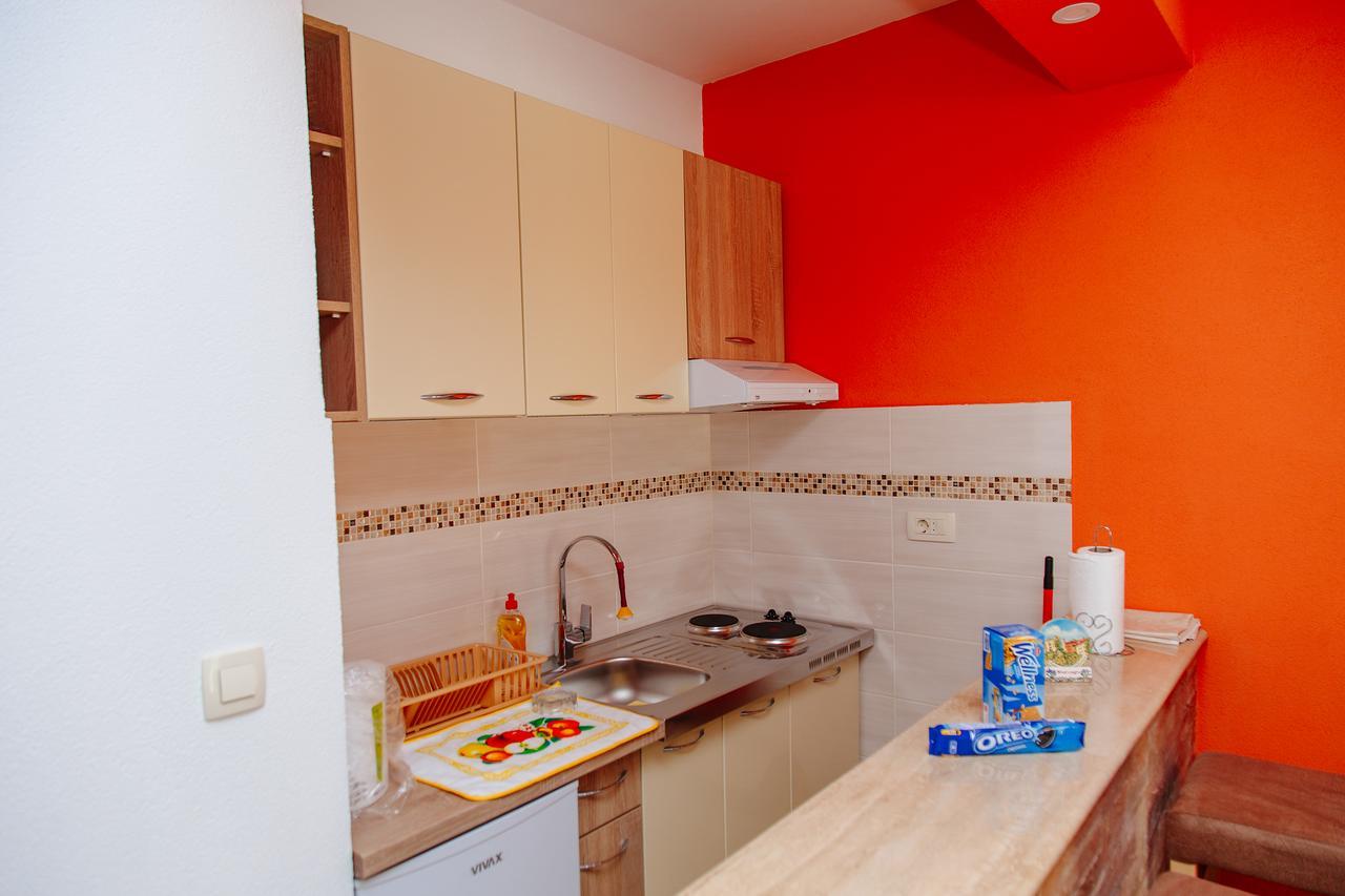 Apartmani Mozaici Risan Buitenkant foto