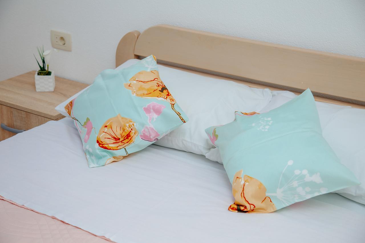 Apartmani Mozaici Risan Buitenkant foto