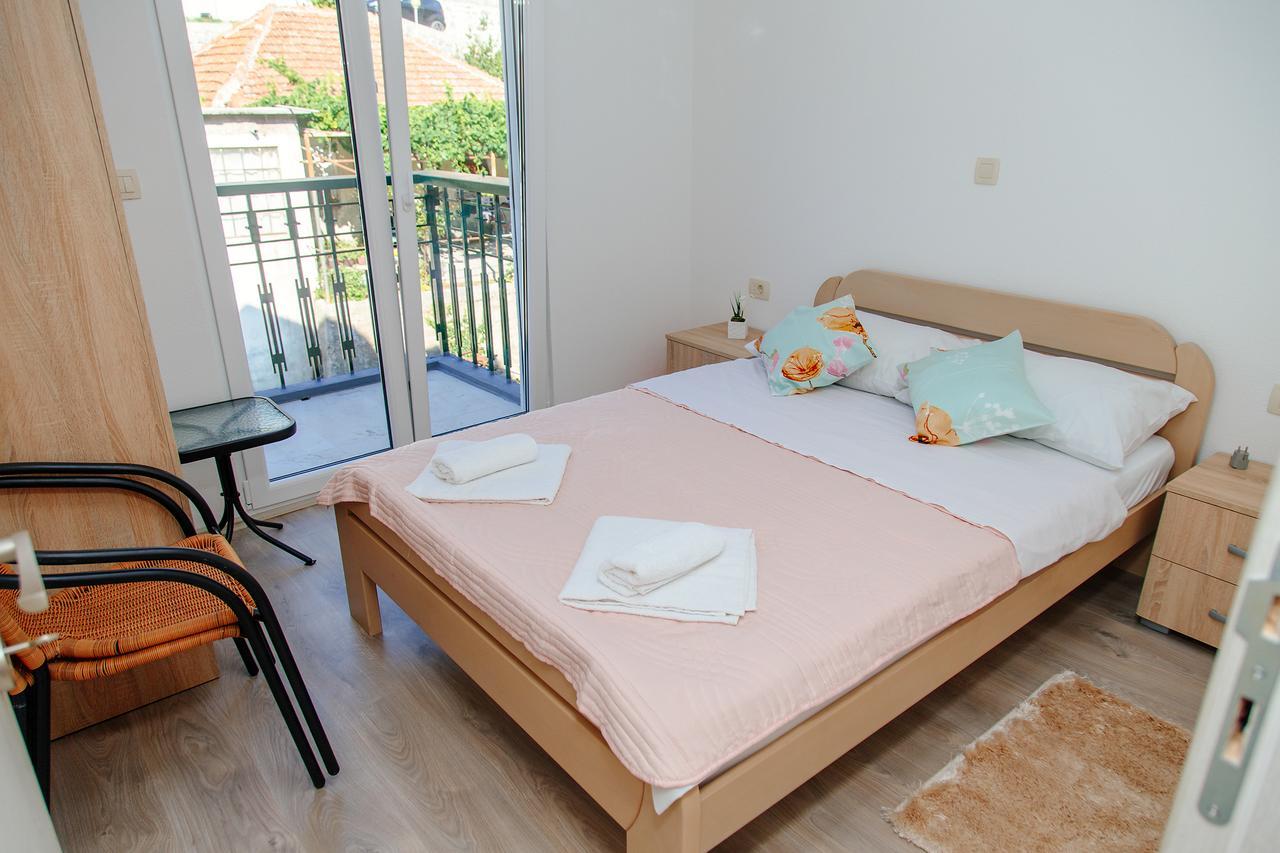 Apartmani Mozaici Risan Buitenkant foto