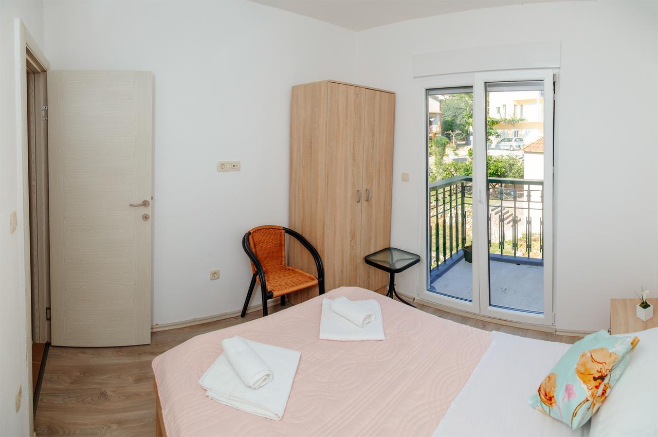 Apartmani Mozaici Risan Buitenkant foto