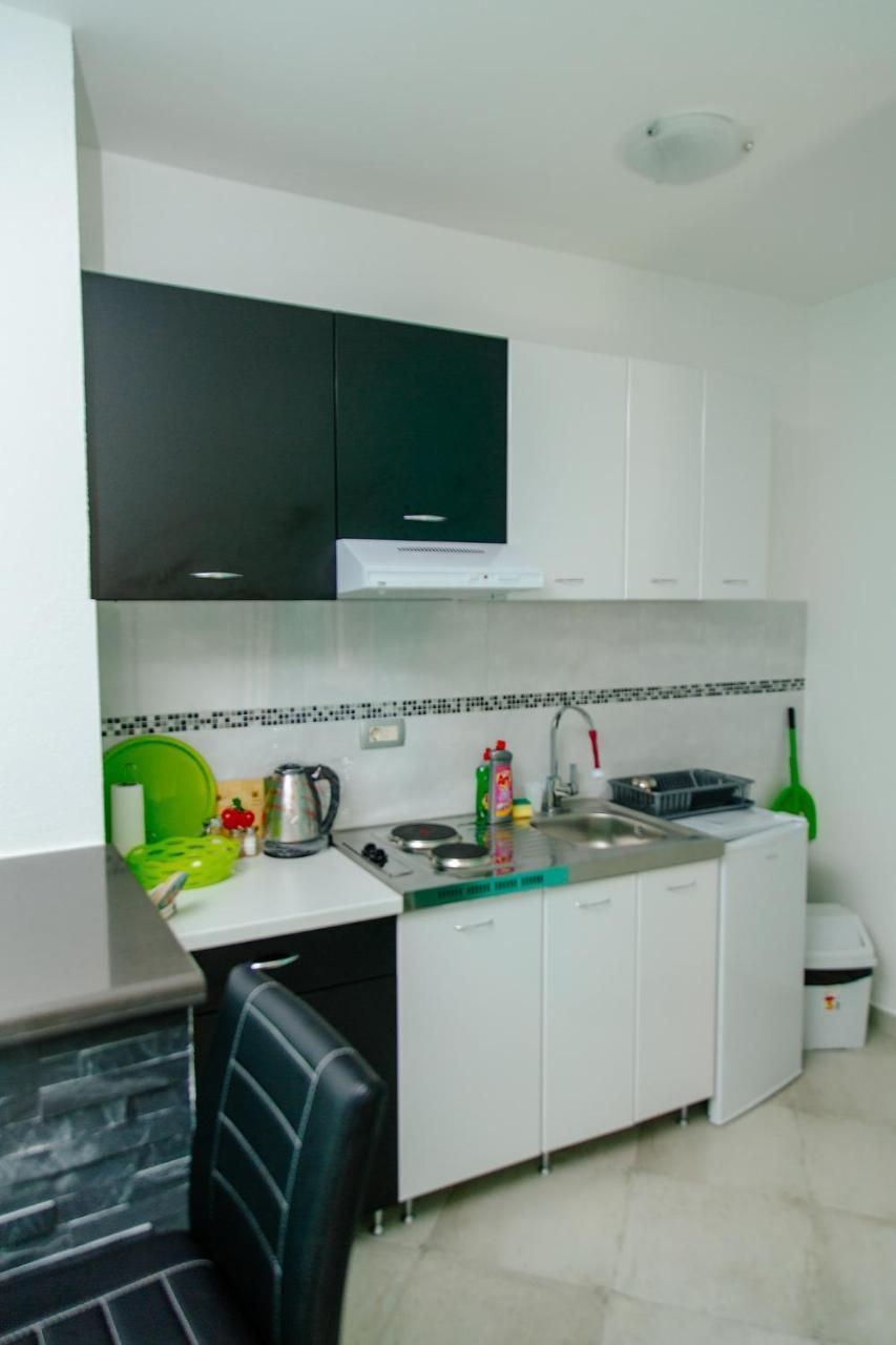 Apartmani Mozaici Risan Buitenkant foto