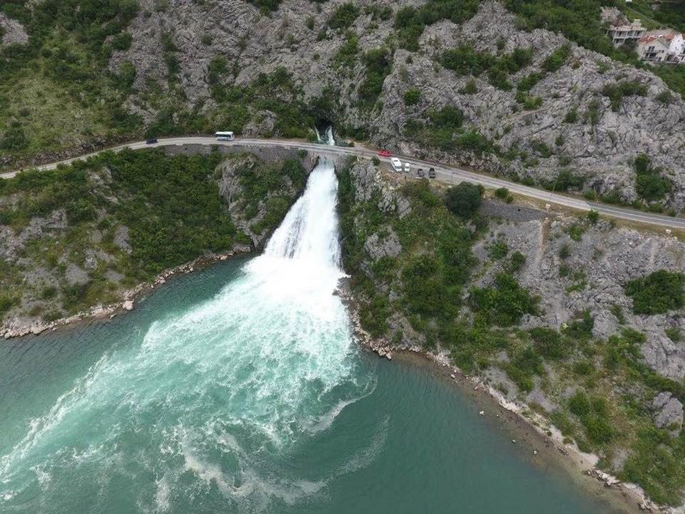 Apartmani Mozaici Risan Buitenkant foto